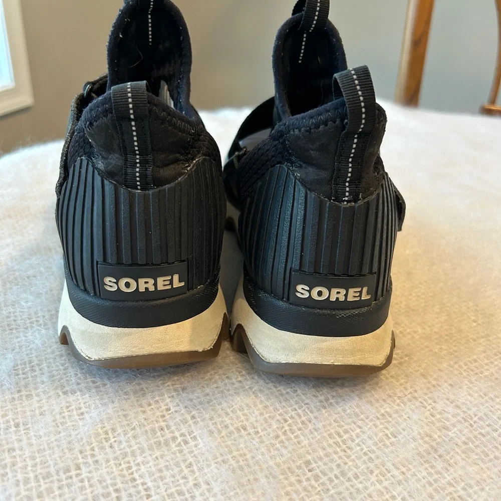 Sorel sneakers size 7.5